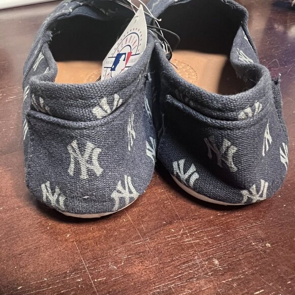 New York Yankees NY AOP Canvas Shoes WMN Small 5/6 Forever Collectibles MLB - Picture 7 of 10